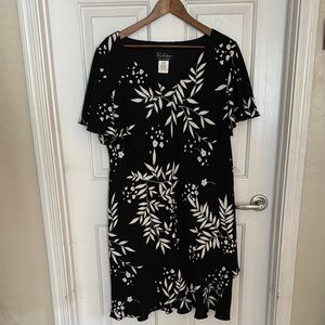 SL Fashions Women’s Petite Black and White Floral Dress SZ 22WP
Made in USA